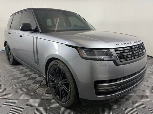 Certified 2025 Land Rover Range Rover SE image 9