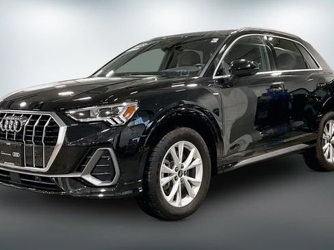Certified 2023 Audi Q3 2.0T Premium w/ Convenience Package AWD/4WD image 2