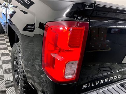 Used 2017 Chevrolet Silverado 1500 LTZ Z71 w/ Midnight Edition image 27