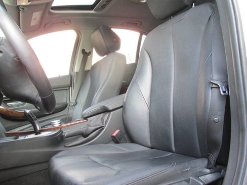 Used 2015 BMW 320i Sedan image 10
