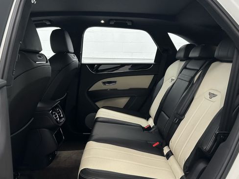 Used 2023 Bentley Bentayga AWD/4WD image 15