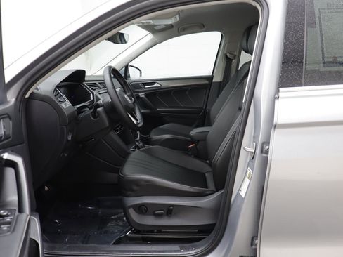 Certified 2022 Volkswagen Tiguan SE image 5