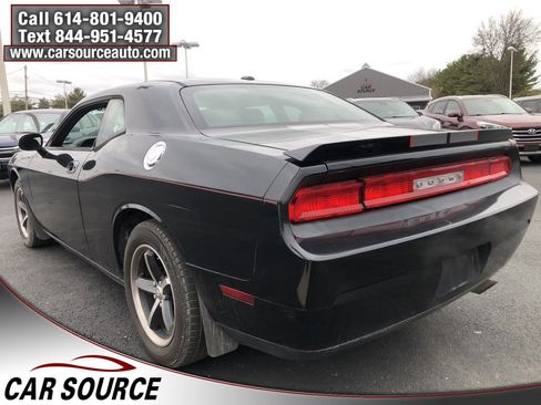 Used 2010 Dodge Challenger SE image 8