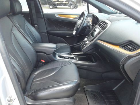 Used 2019 Lincoln MKC Reserve image 10