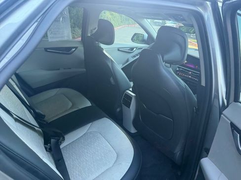 Certified 2023 Kia Niro Wave w/ Wave Preserve Package FWD image 18