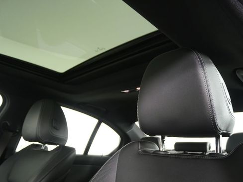 Used 2022 BMW 330i Sedan w/ Premium Package image 11