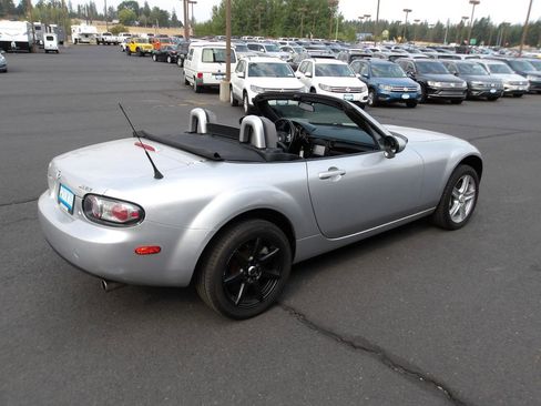 Used 2006 MAZDA MX-5 Miata Touring RWD image 13