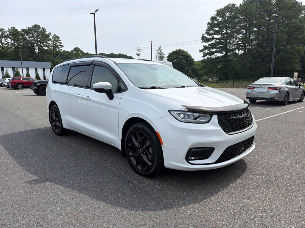 Used 2023 Chrysler Pacifica Touring-L w/ S Appearance Package AWD/4WD image 4