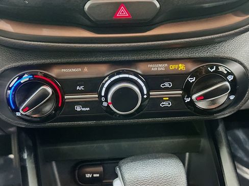 Used 2023 Kia Soul LX w/ LX Technology Package FWD image 15