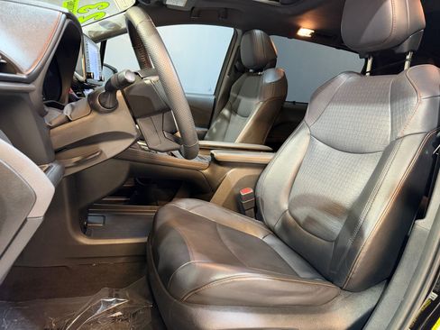 Used 2023 Toyota Sienna XSE FWD image 5