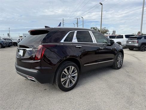 Used 2021 Cadillac XT5 Premium Luxury image 3