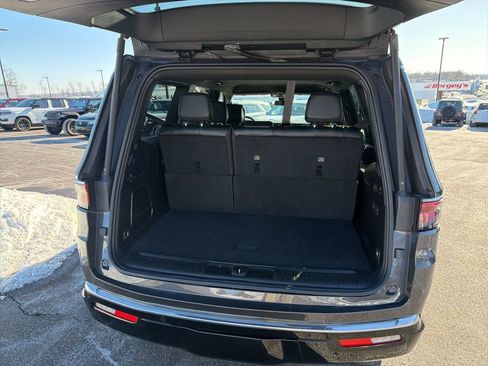 Certified 2024 Jeep Wagoneer Series III image 19