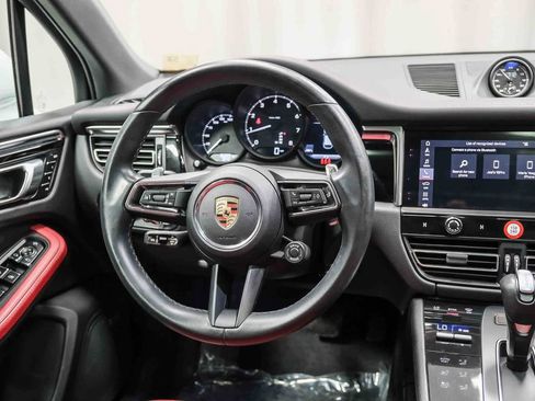 Used 2024 Porsche Macan image 16