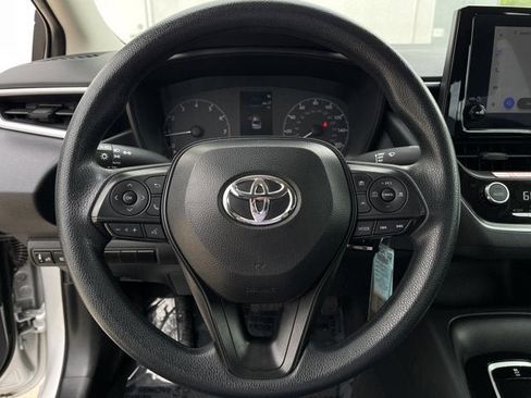 Used 2025 Toyota Corolla LE FWD image 14
