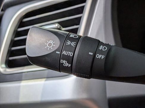 Used 2018 Toyota Highlander XLE AWD/4WD image 10
