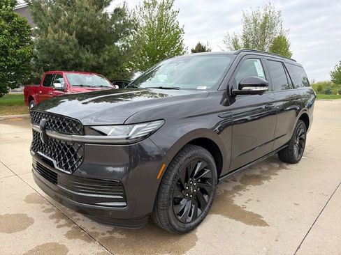 New 2026 Lincoln Navigator Reserve AWD/4WD image 9