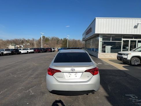 Used 2019 Toyota Corolla SE w/ SE Premium Package image 8