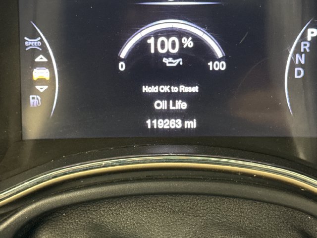 Used 2017 Jeep Grand Cherokee Laredo AWD/4WD image 30