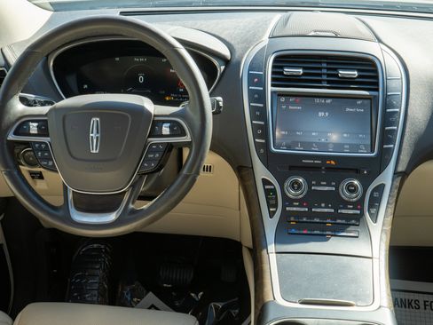 Used 2020 Lincoln Nautilus Reserve w/ Equipment Group 201A image 11