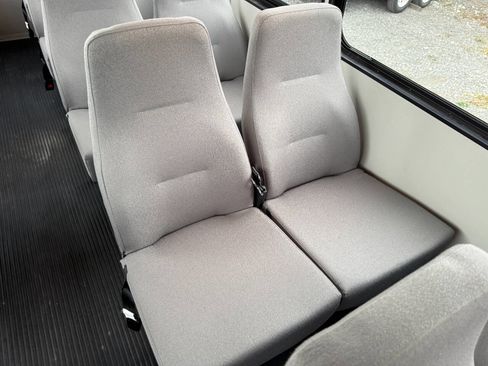 Used 2014 Ford F550 4X2 2dr Regular Cab 140.8 200. image 32