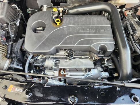Used 2025 Chevrolet Equinox LT FWD image 32