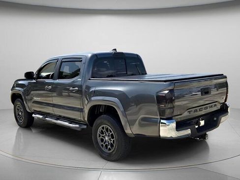 Used 2018 Toyota Tacoma SR5 RWD image 8