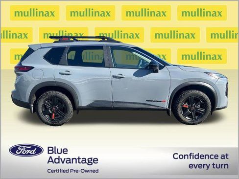 Used 2025 Nissan Rogue SV AWD/4WD image 2
