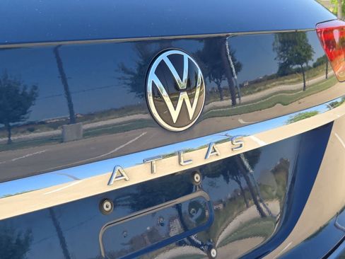 Used 2021 Volkswagen Atlas Cross Sport SE w/ Panoramic Sunroof Package FWD image 11