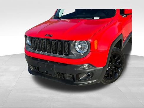 Used 2018 Jeep Renegade Altitude AWD/4WD image 9