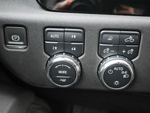 Used 2023 GMC Sierra 1500 SLE image 28