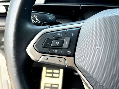 Used 2024 Volkswagen Atlas Cross Sport SEL Premium R-Line image 16