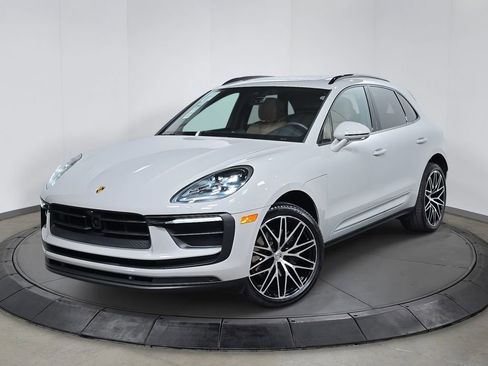Certified 2025 Porsche Macan image 1