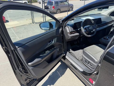 Used 2023 Nissan Ariya FWD image 9