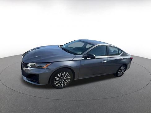 Used 2025 Nissan Altima 2.5 SV image 8