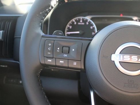 New 2025 Nissan Pathfinder SL image 9