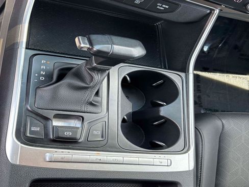 Used 2025 Kia Carnival FWD image 26