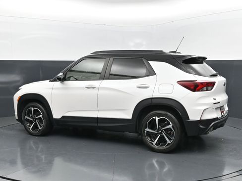 Used 2022 Chevrolet TrailBlazer RS w/ Sun and Liftgate Package FWD image 3