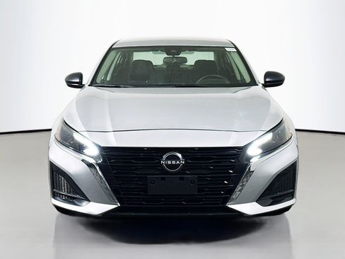 Used 2024 Nissan Altima 2.5 S FWD image 2
