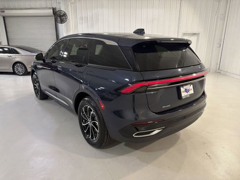 Used 2024 Lincoln Nautilus Premier AWD/4WD image 25