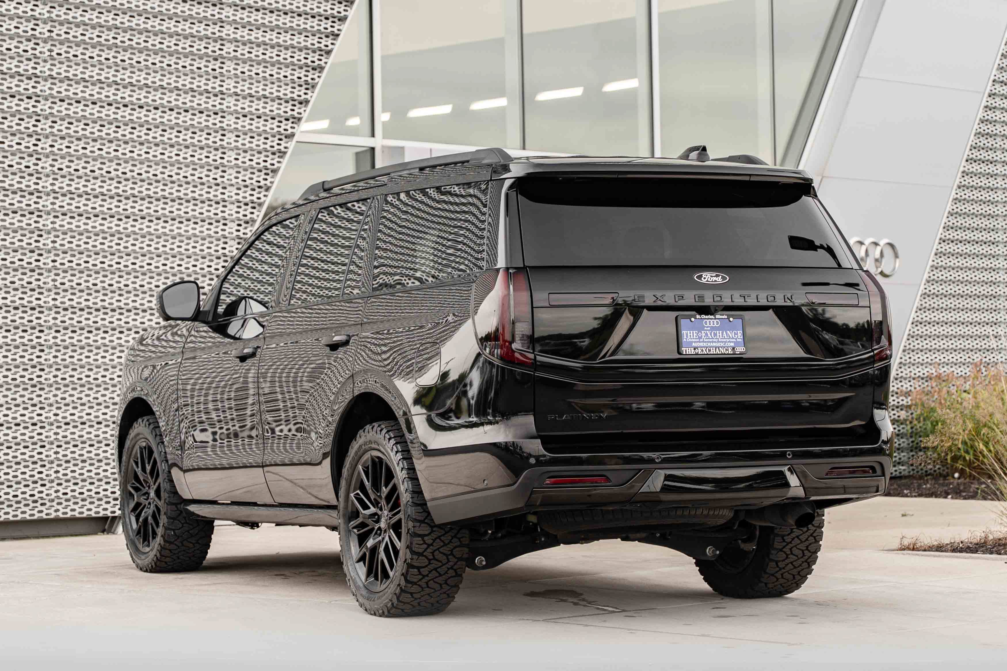 Used 2025 Ford Expedition Platinum w/ Stealth Performance Package AWD/4WD image 5