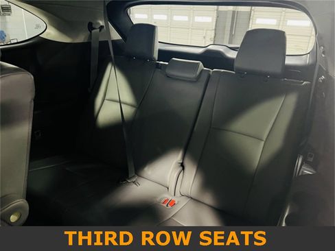 Used 2023 Toyota Highlander XLE image 9