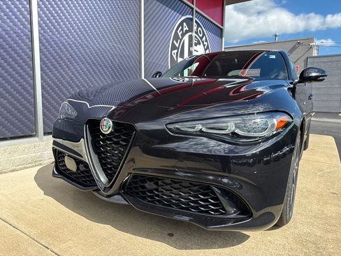Used 2024 Alfa Romeo Giulia Veloce AWD/4WD image 18
