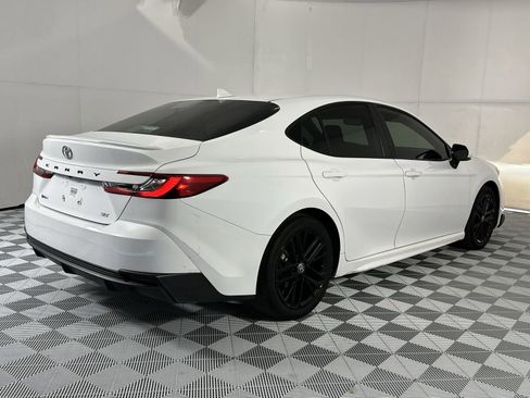 Used 2025 Toyota Camry SE w/ Convenience Package FWD image 8