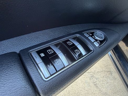Used 2011 Mercedes-Benz S 550 image 27
