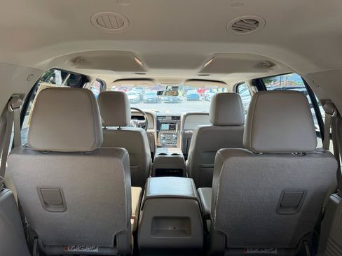 Used 2017 Lincoln Navigator Select AWD/4WD image 22