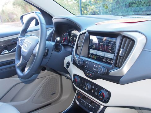 Used 2024 GMC Terrain Denali w/ Denali Premium Package image 10