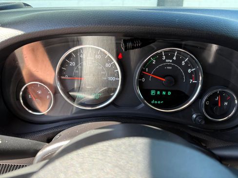 Used 2016 Jeep Wrangler Unlimited Sahara image 7