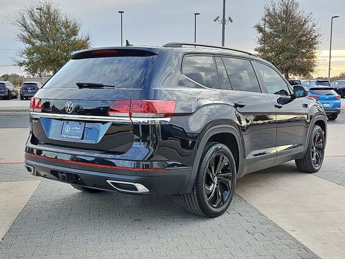 Certified 2023 Volkswagen Atlas SE image 3