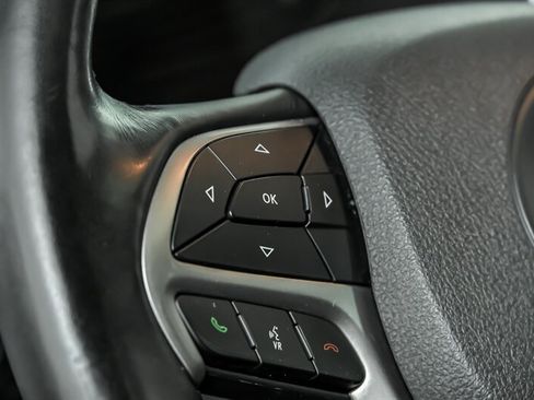 Used 2018 Jeep Grand Cherokee Altitude AWD/4WD image 21