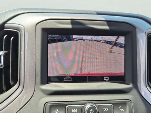 Used 2022 Chevrolet Silverado 1500 Custom AWD/4WD image 19